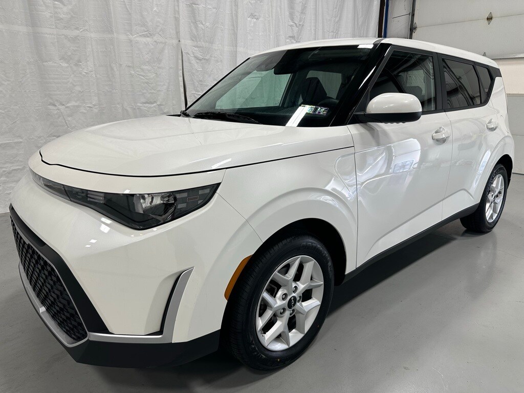 2024 Kia Soul LX photo 3
