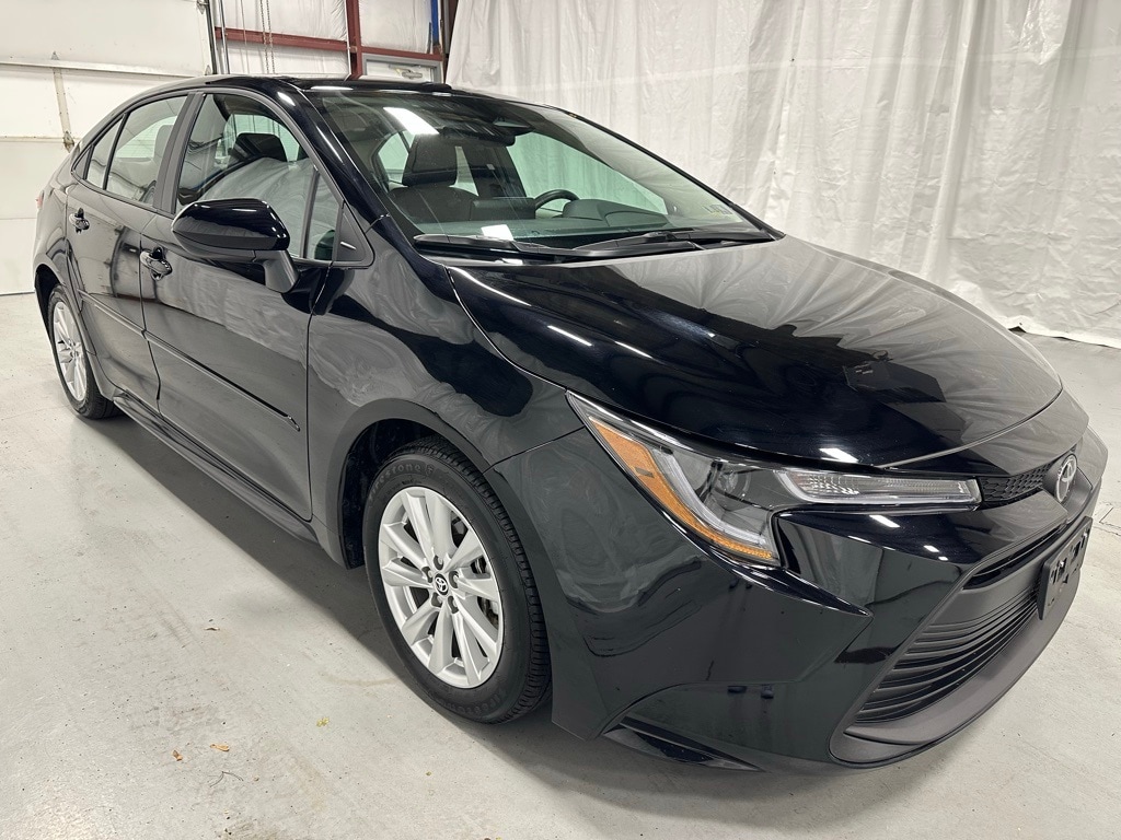 Used 2025 Toyota Corolla LE Sedan