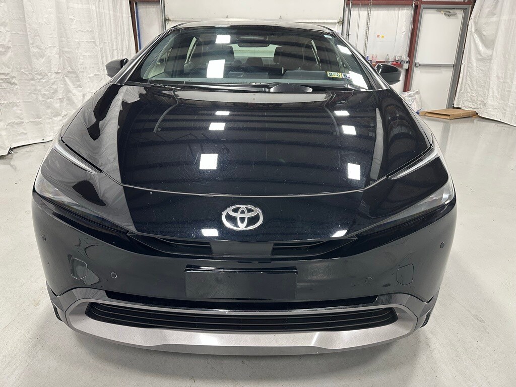 2025 Toyota Prius XLE photo 2