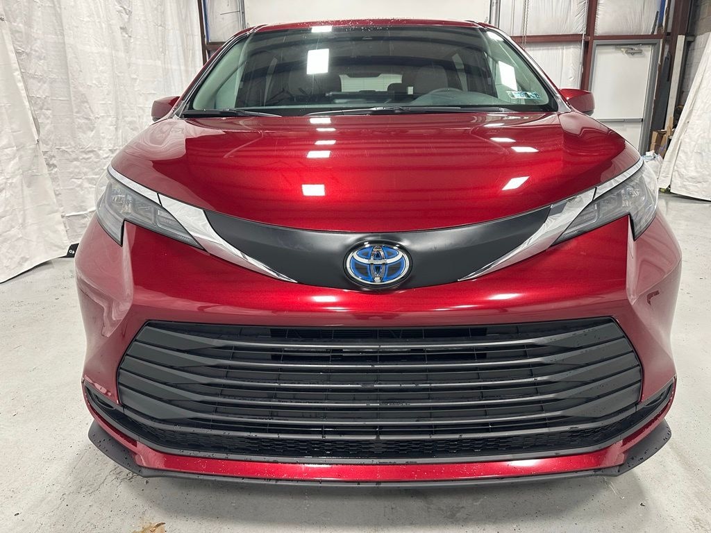 Used 2025 Toyota Sienna LE 8 Passenger Van Passenger Van
