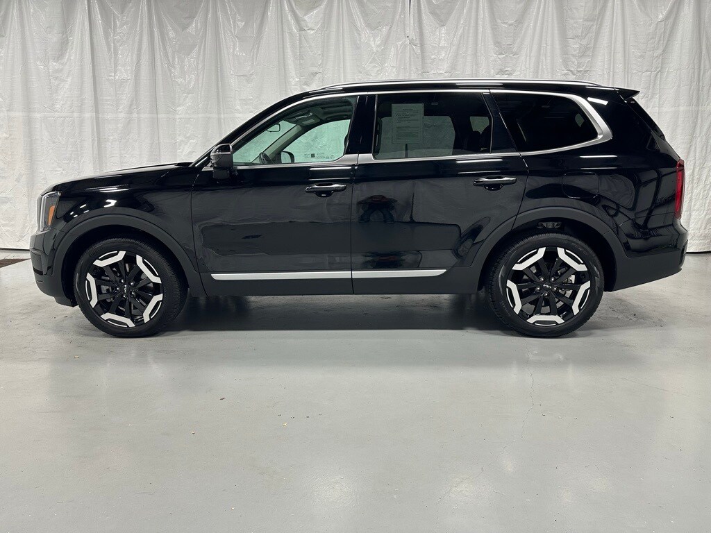 2025 Kia Telluride S photo 2
