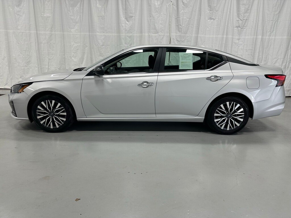 2024 Nissan Altima 2.5 SV photo 2