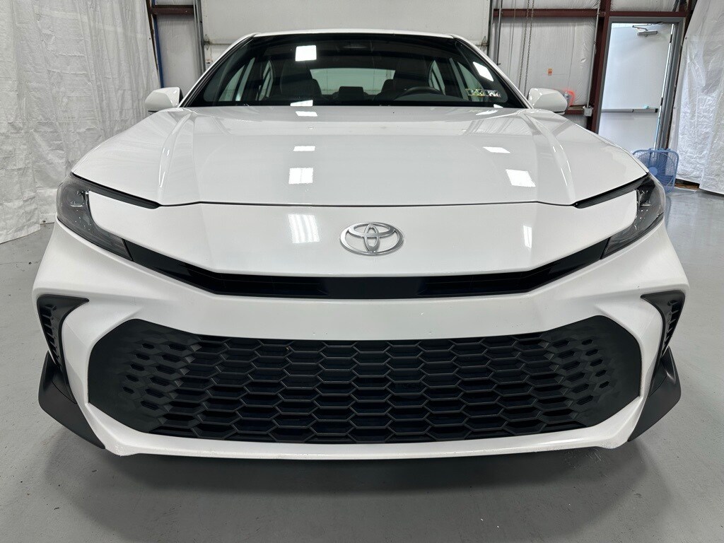 2025 Toyota Camry SE photo 2