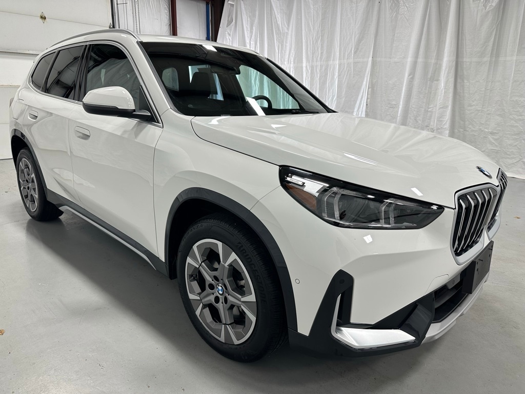2025 BMW X1 28i's photo
