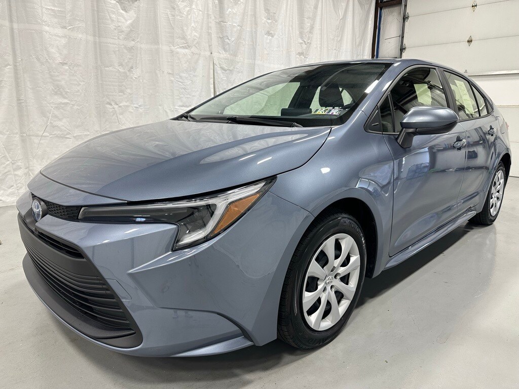 2025 Toyota Corolla Hybrid LE photo 3