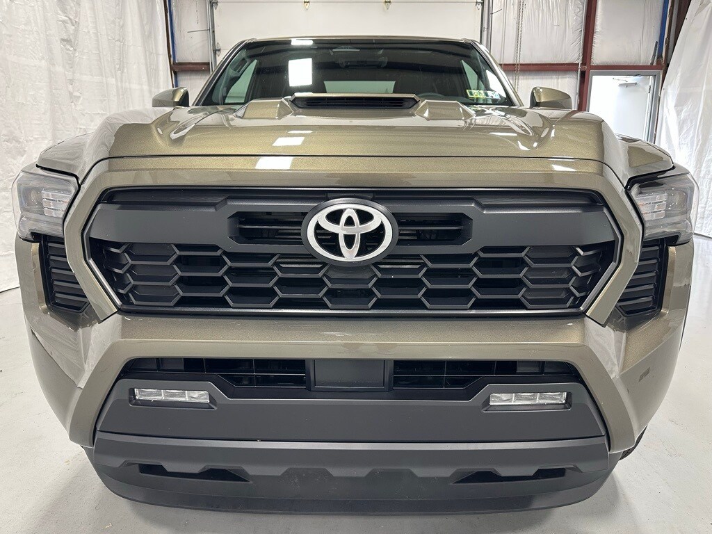 2025 Toyota Tacoma TRD Sport photo 2