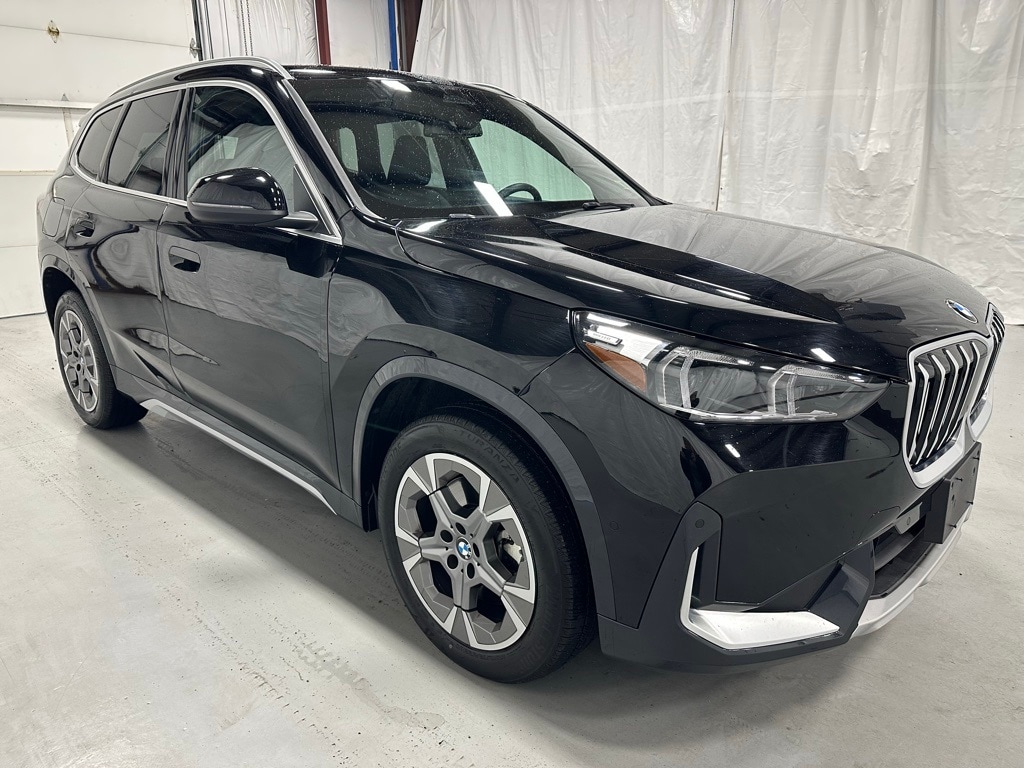 2025 BMW X1 28i's photo