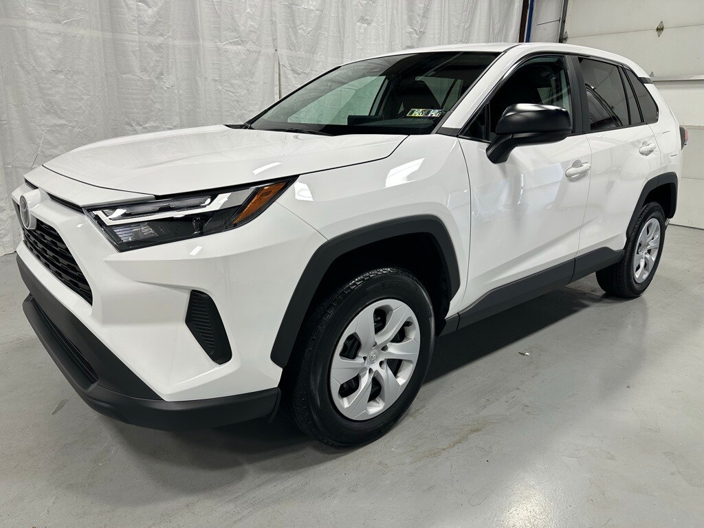 2025 Toyota RAV4 LE photo 3