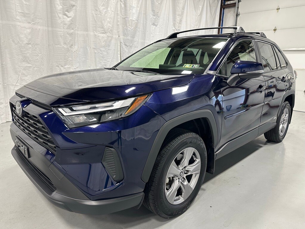 2025 Toyota RAV4 Hybrid XLE photo 3