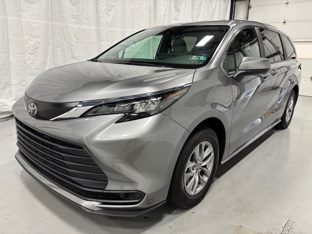 Used 2026 Toyota Sienna LE 8 Passenger Van Passenger Van