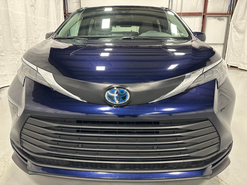 Used 2025 Toyota Sienna XLE 8 Passenger Van Passenger Van