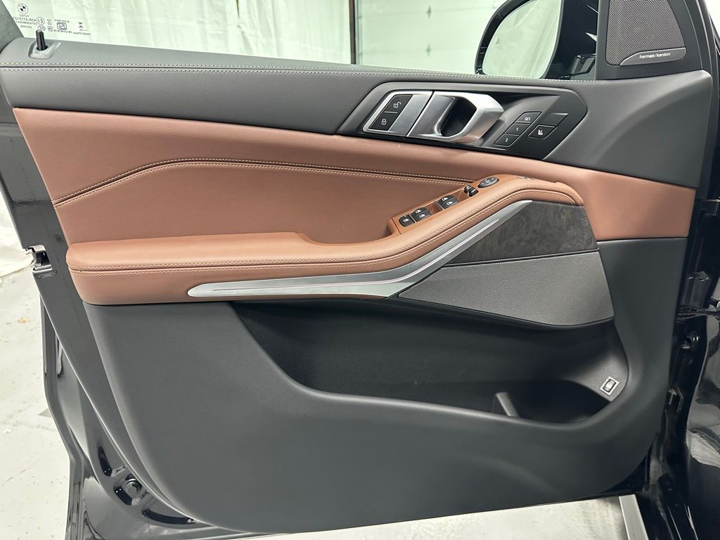 2026 BMW X5 50e - Photo 8