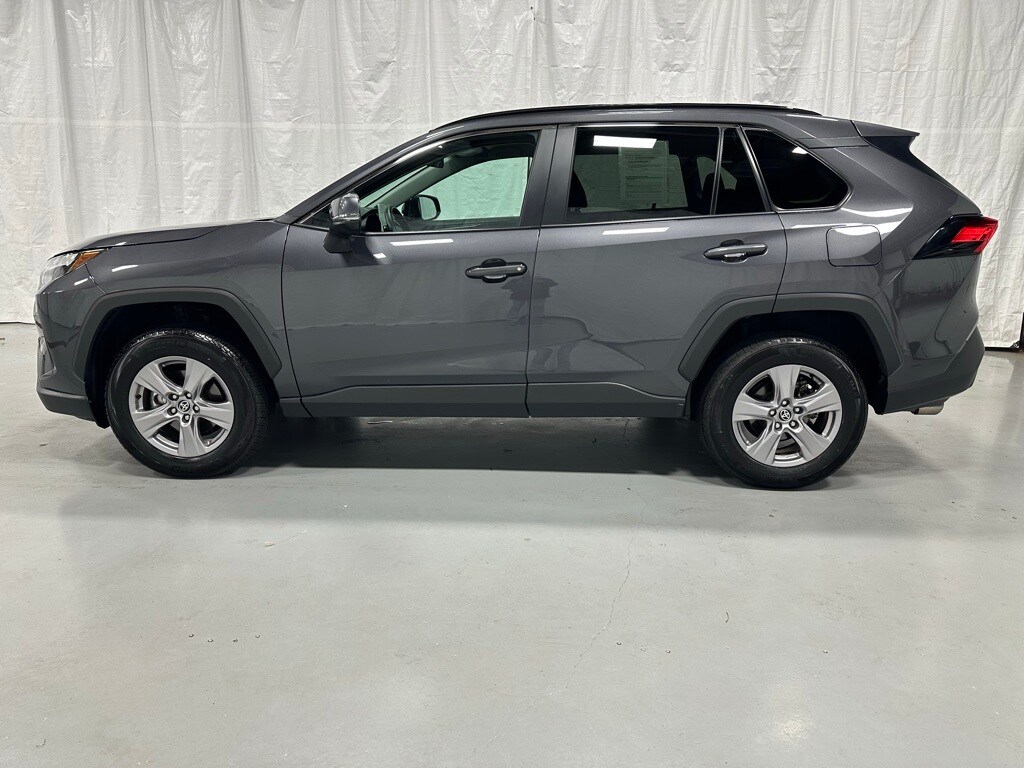 2025 Toyota RAV4 XLE photo 4