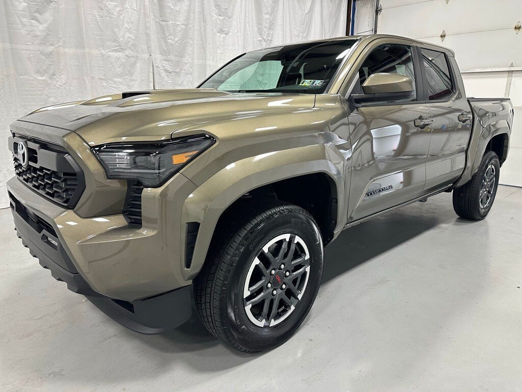 2025 Toyota Tacoma TRD Sport photo 3