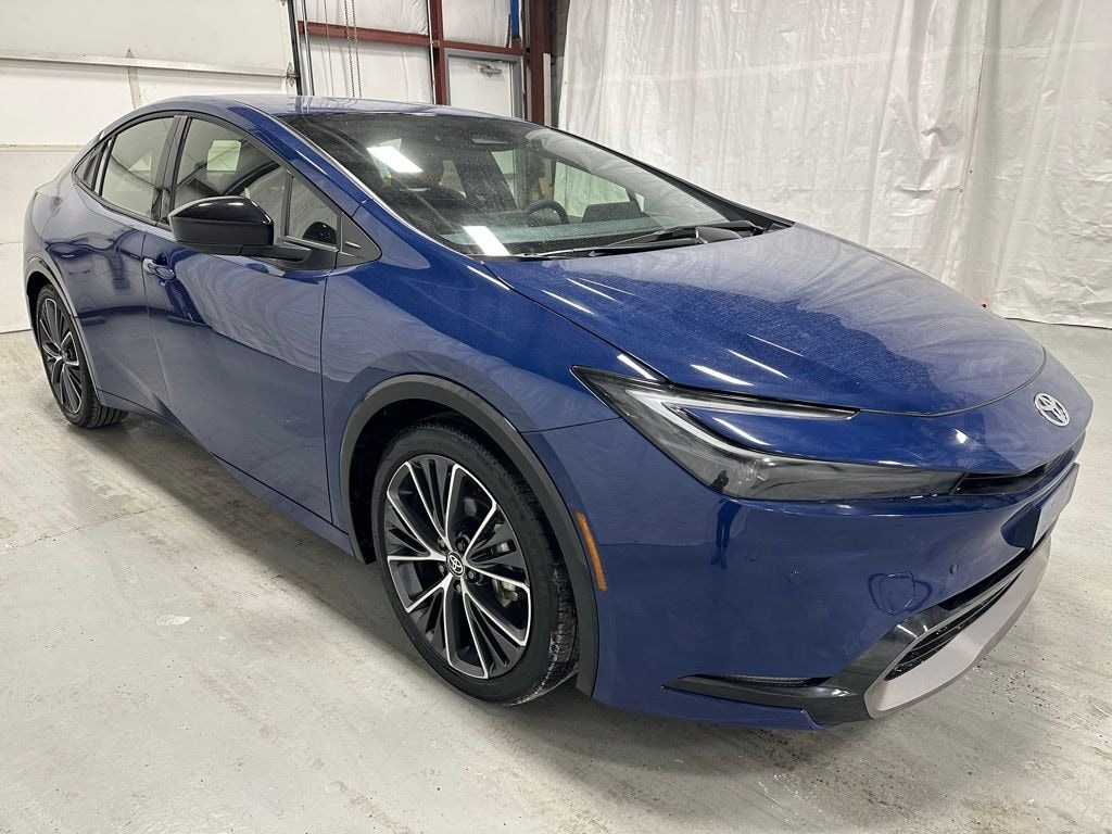 Used 2025 Toyota Prius XLE Hatchback