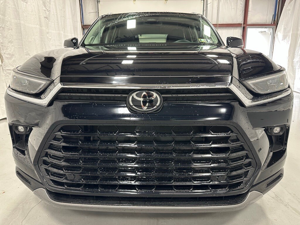 2025 Toyota Grand Highlander Limited photo 2