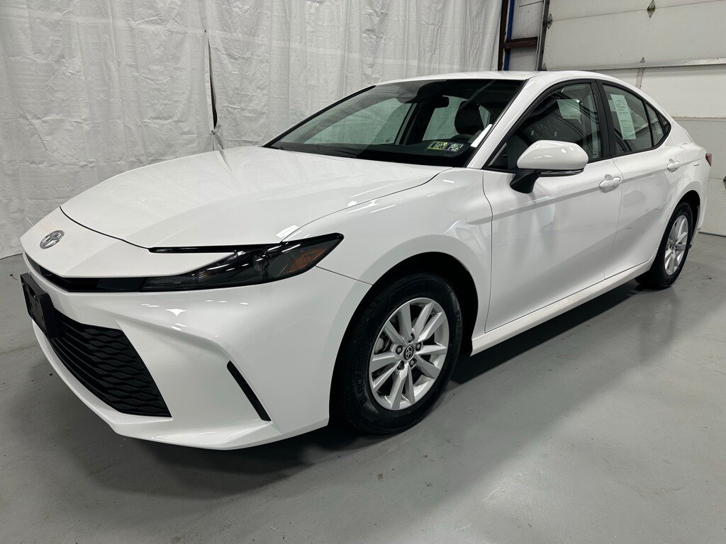 2025 Toyota Camry LE photo 2
