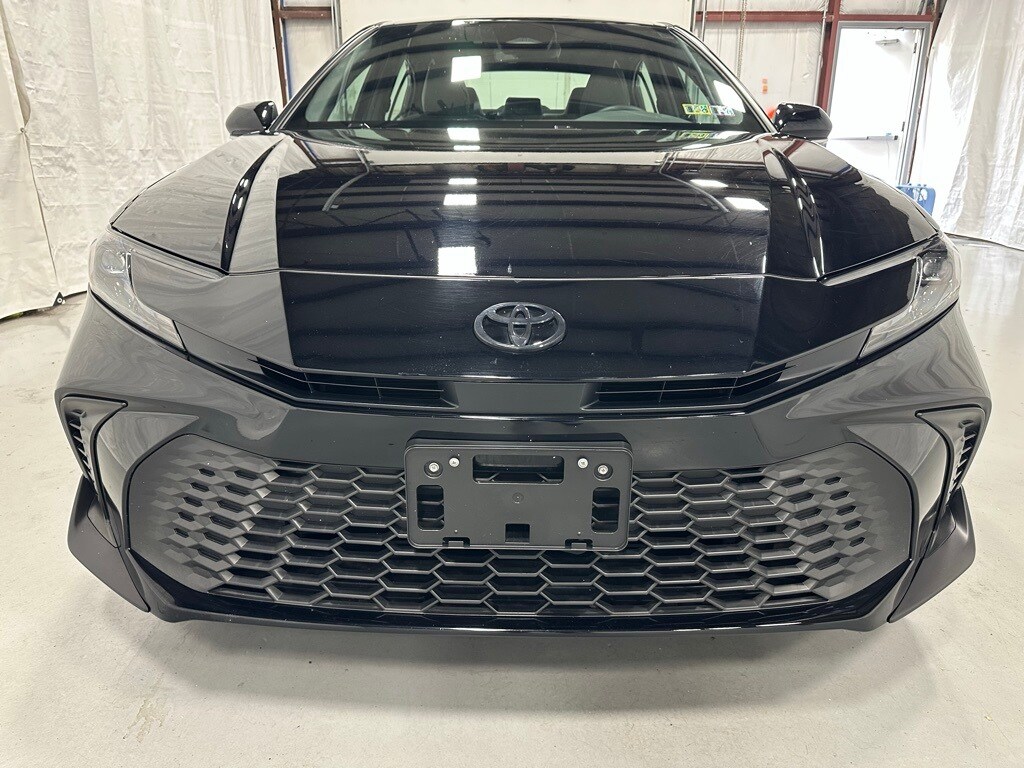 2025 Toyota Camry SE photo 2