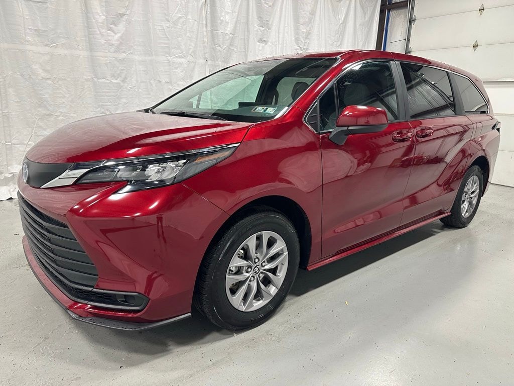 Used 2025 Toyota Sienna LE 8 Passenger Van Passenger Van