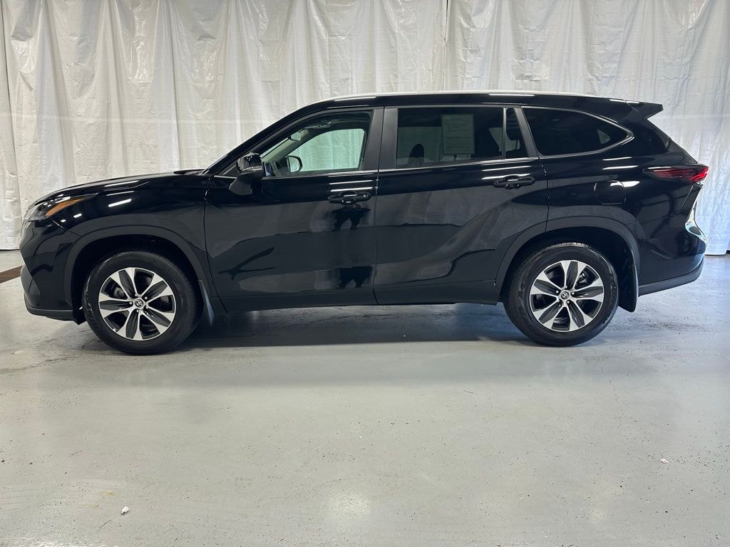 Used 2025 Toyota Highlander XLE SUV