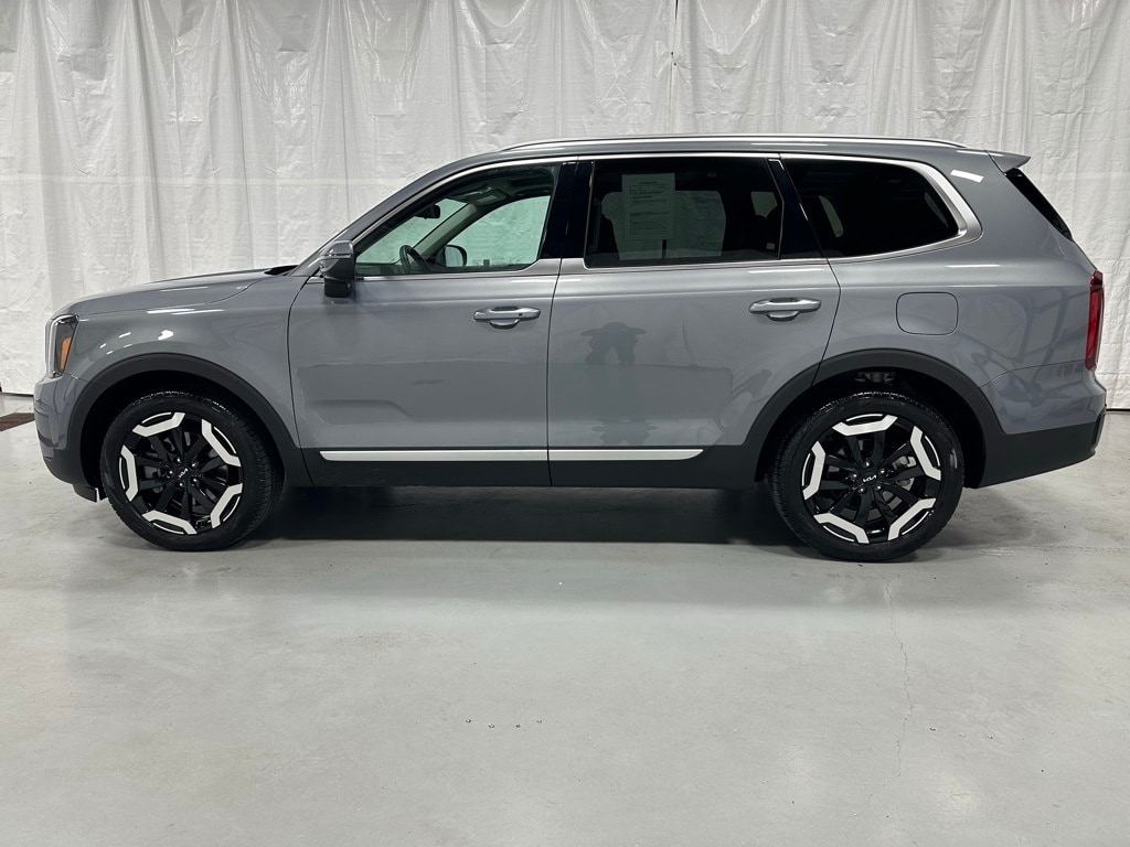 Used 2025 Kia Telluride S SUV