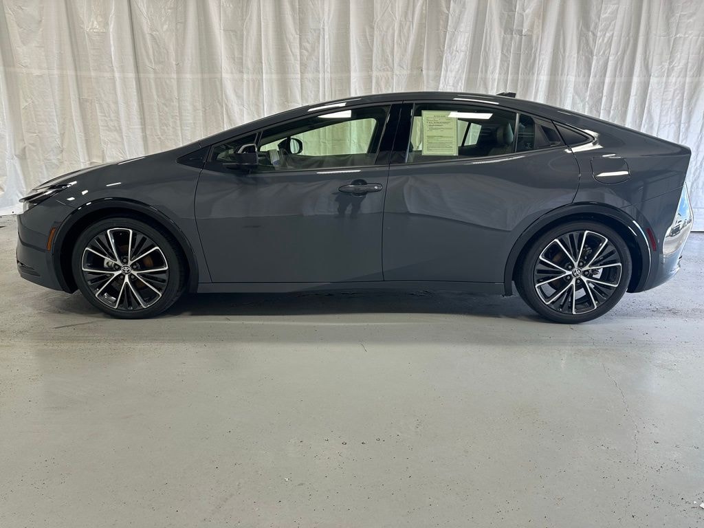 Used 2025 Toyota Prius XLE Hatchback