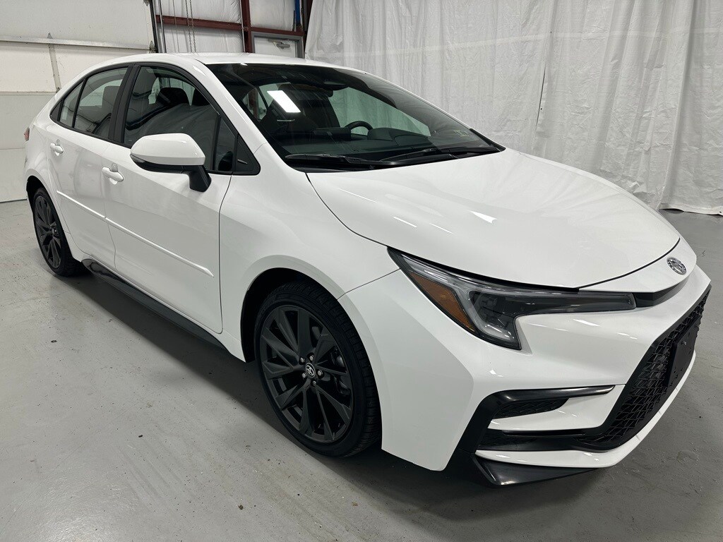 2025 Toyota Corolla SE's photo