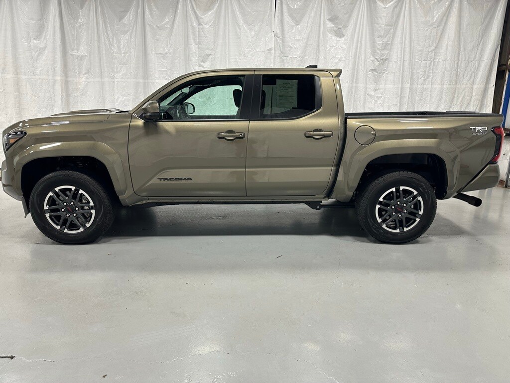 2025 Toyota Tacoma photo 4