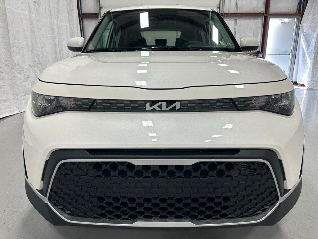 2024 Kia Soul LX photo 2
