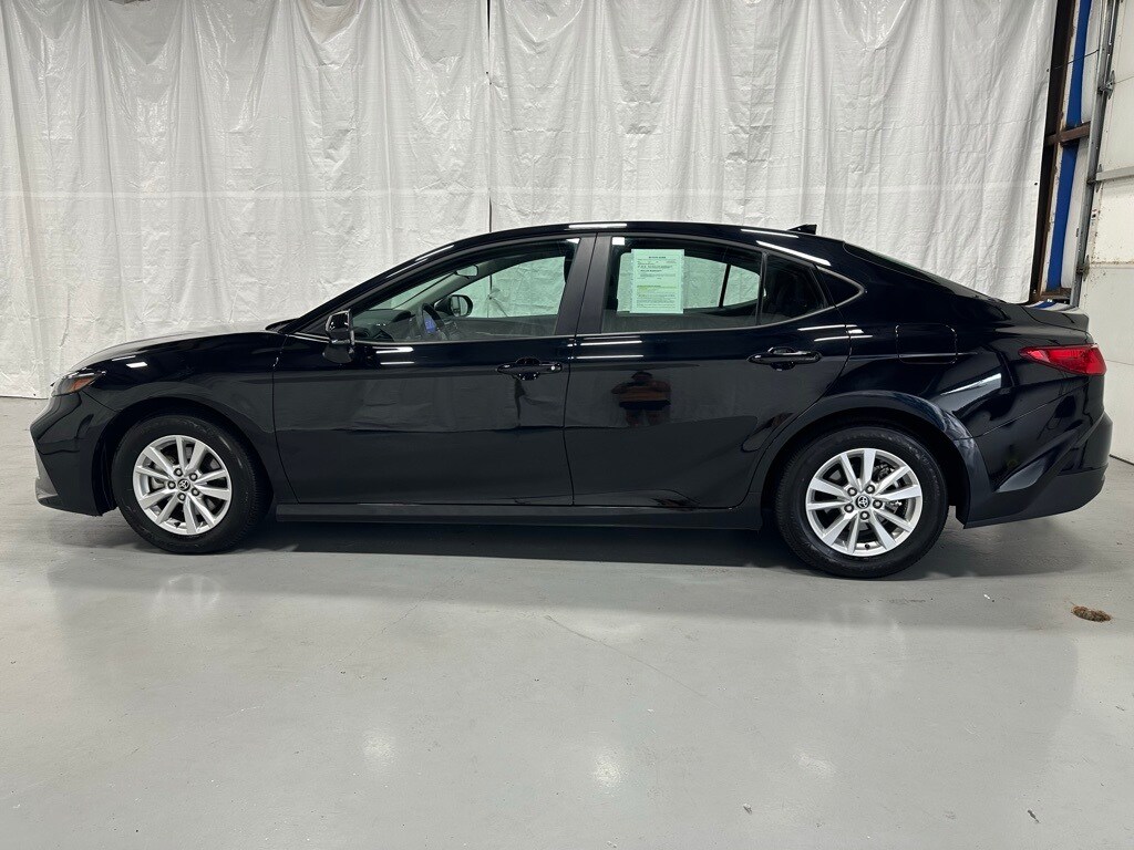 2025 Toyota Camry LE photo 4