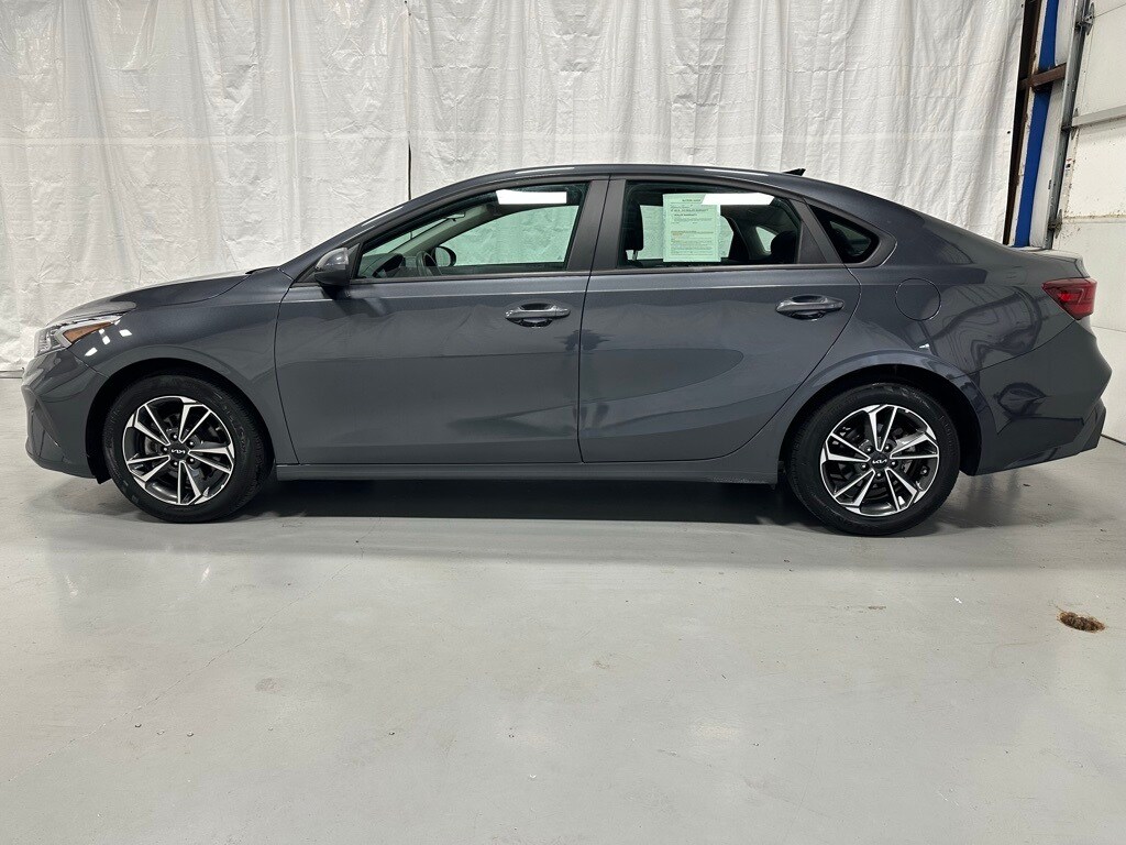 2024 Kia Forte LXS photo 4