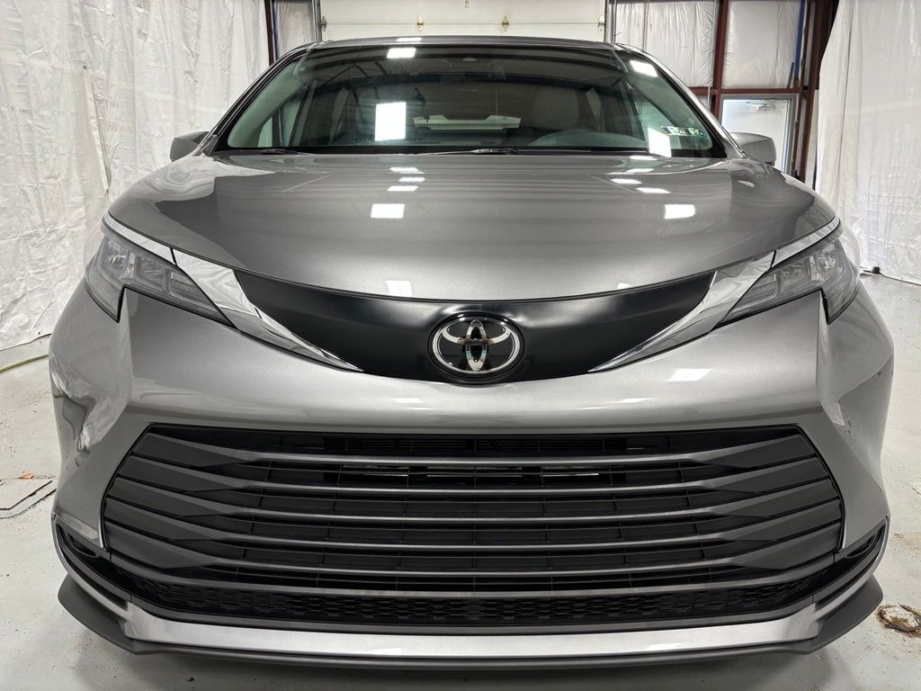 Used 2026 Toyota Sienna LE 8 Passenger Van Passenger Van