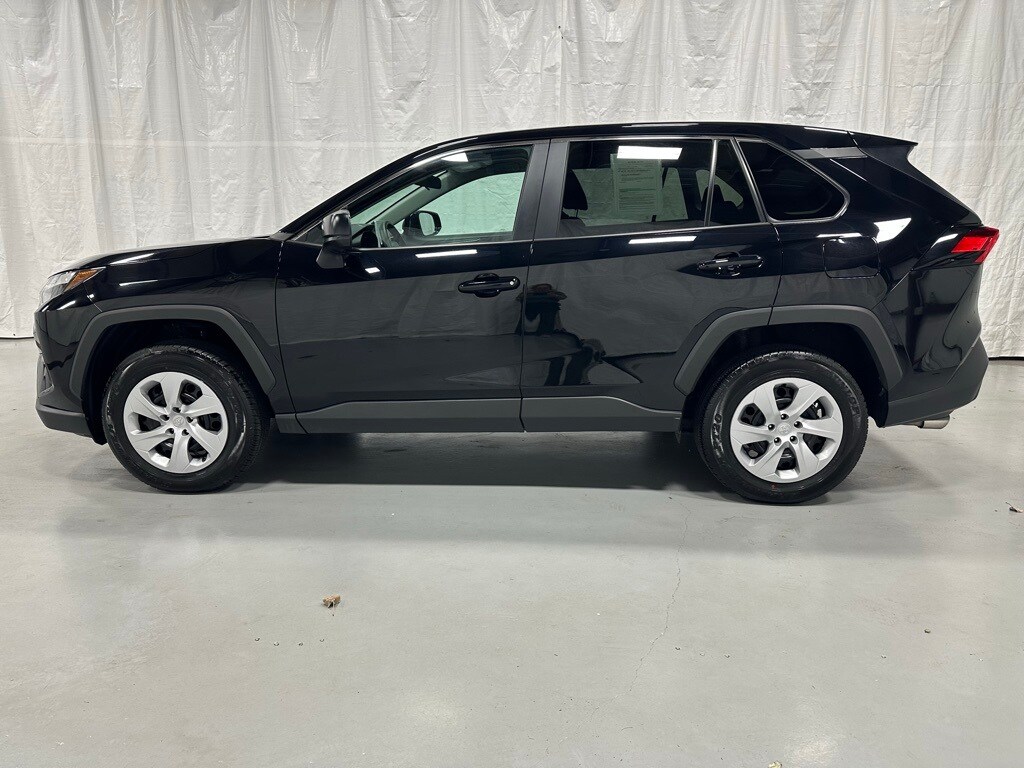 2025 Toyota RAV4 LE photo 2