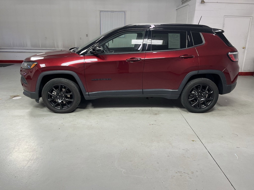 Used 2022 Jeep Compass Altitude SUV