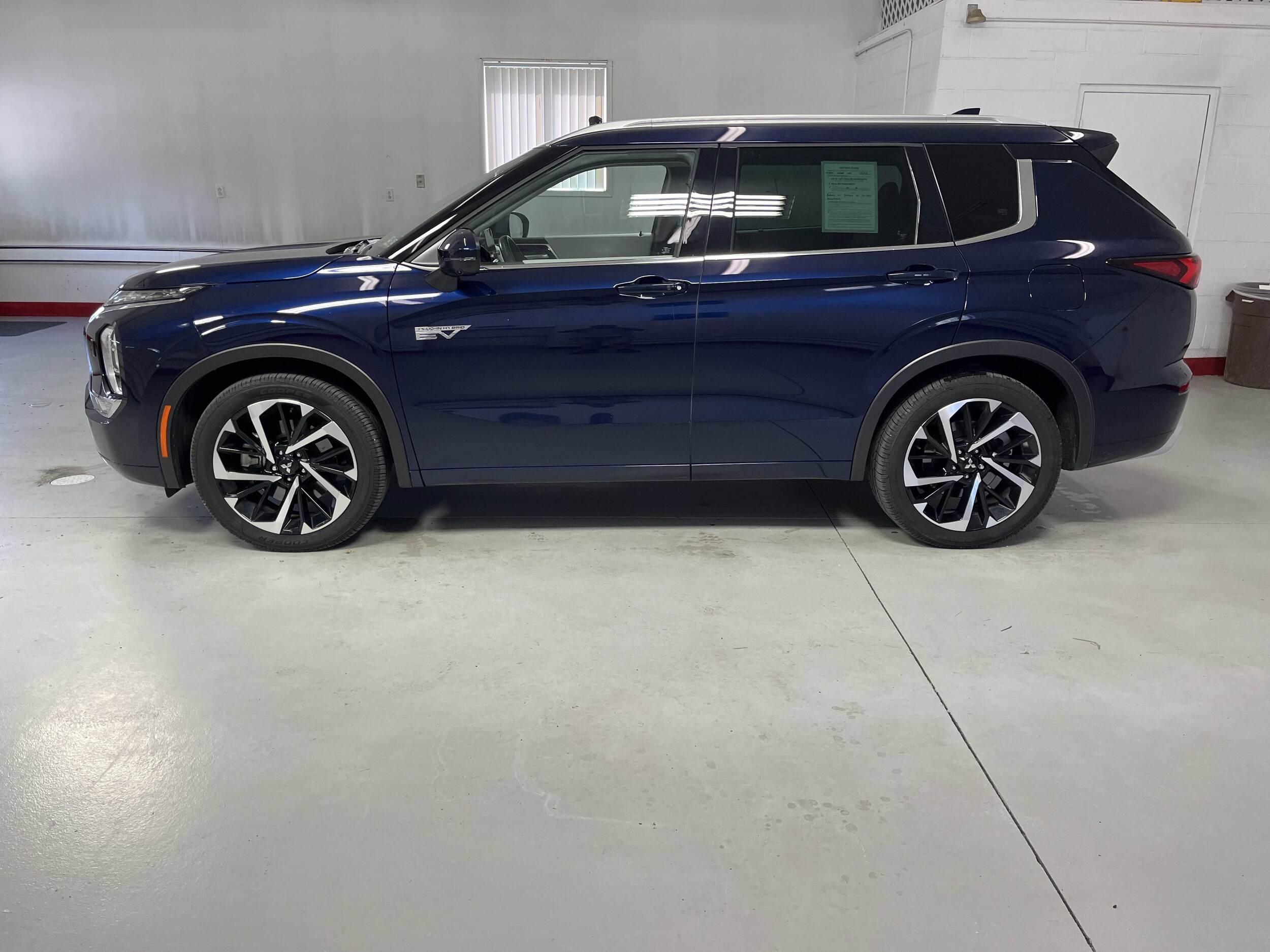2023 Mitsubishi Outlander PHEV SEL photo 4