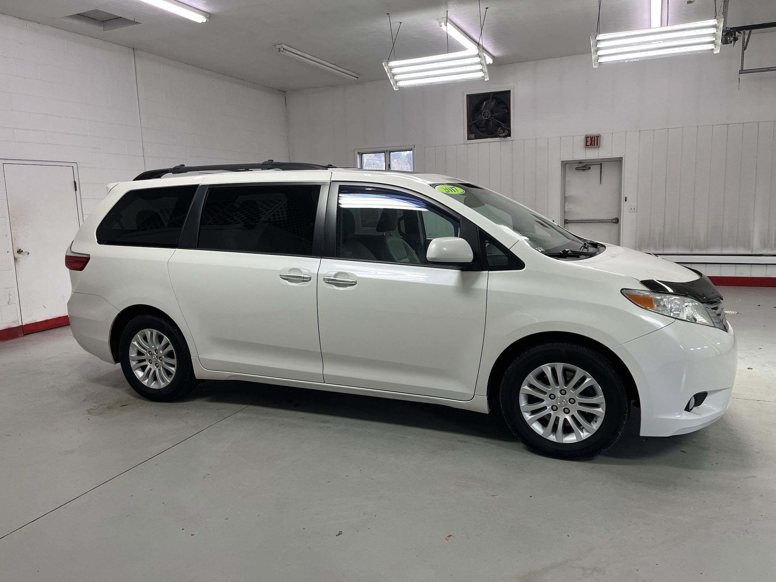 2017 Toyota Sienna XLE