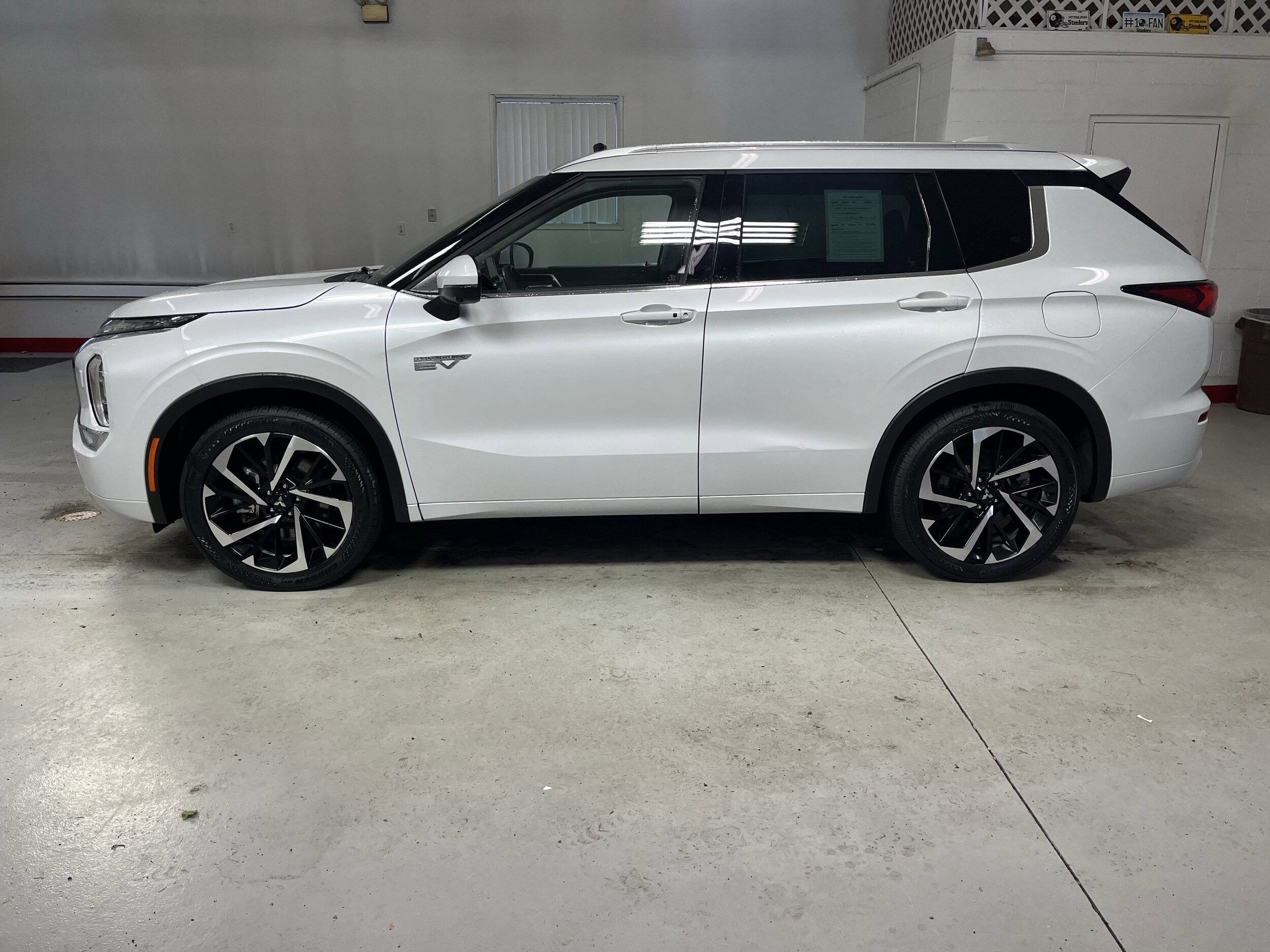 2023 Mitsubishi Outlander SEL photo 4