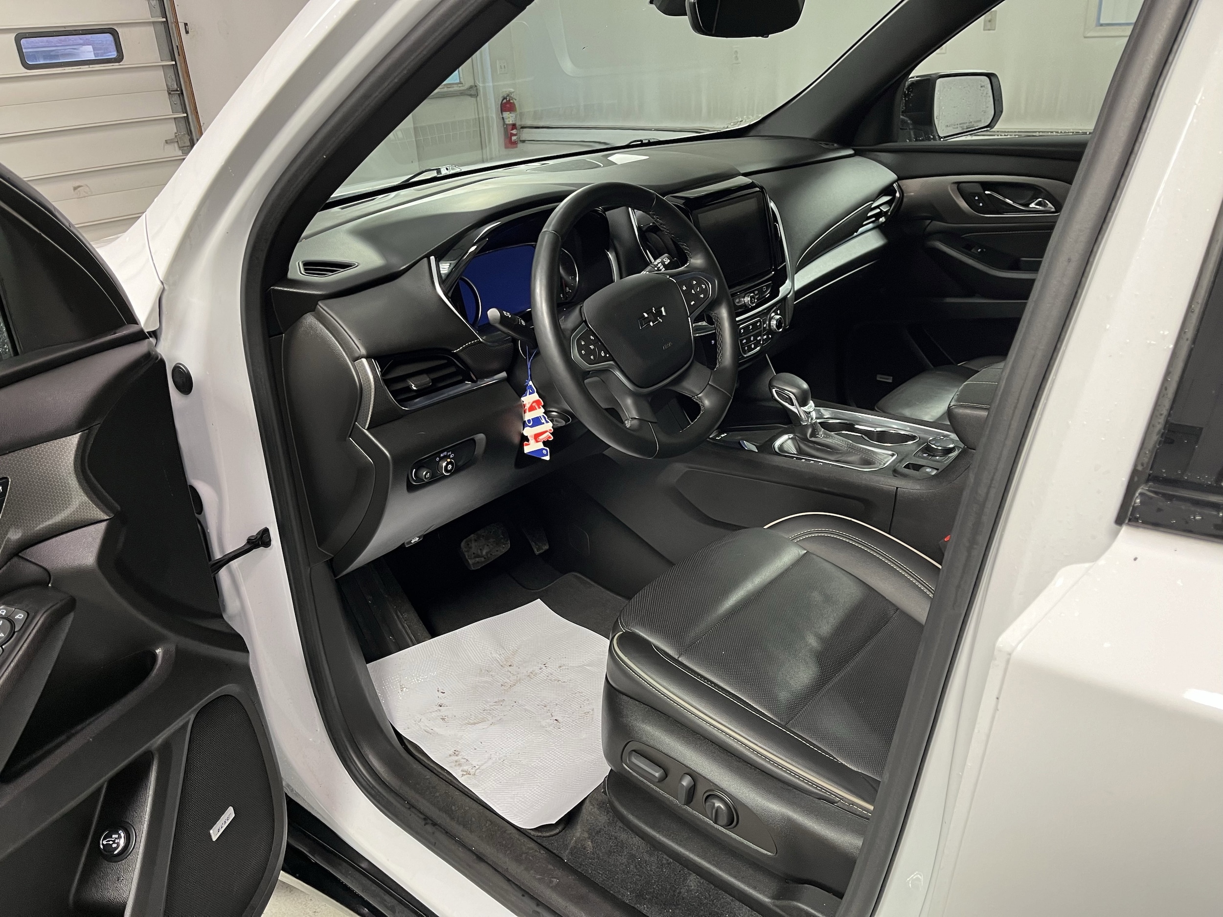 2023 Chevrolet Traverse Premier - Photo 11