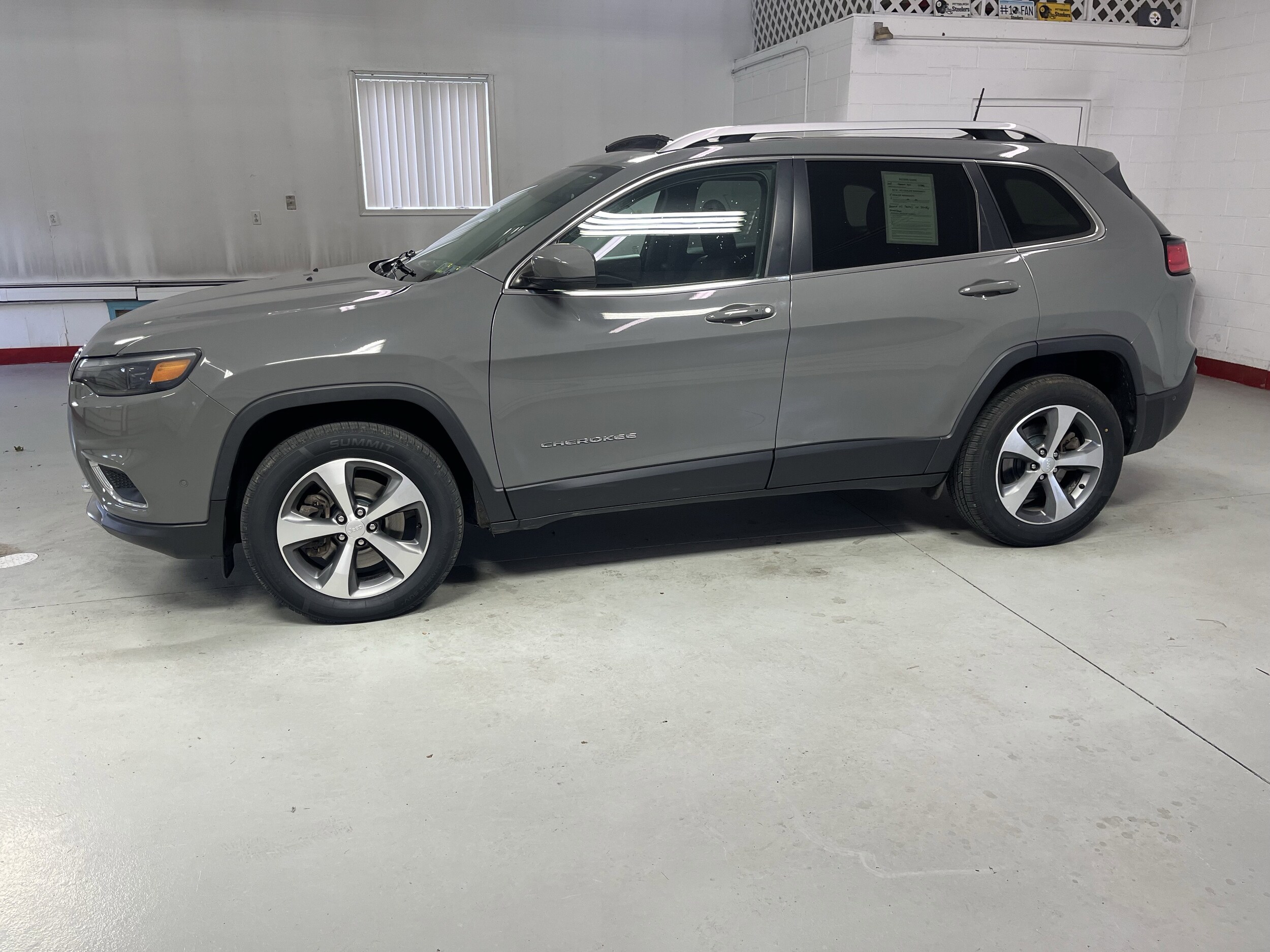 2021 Jeep Cherokee Limited photo 3