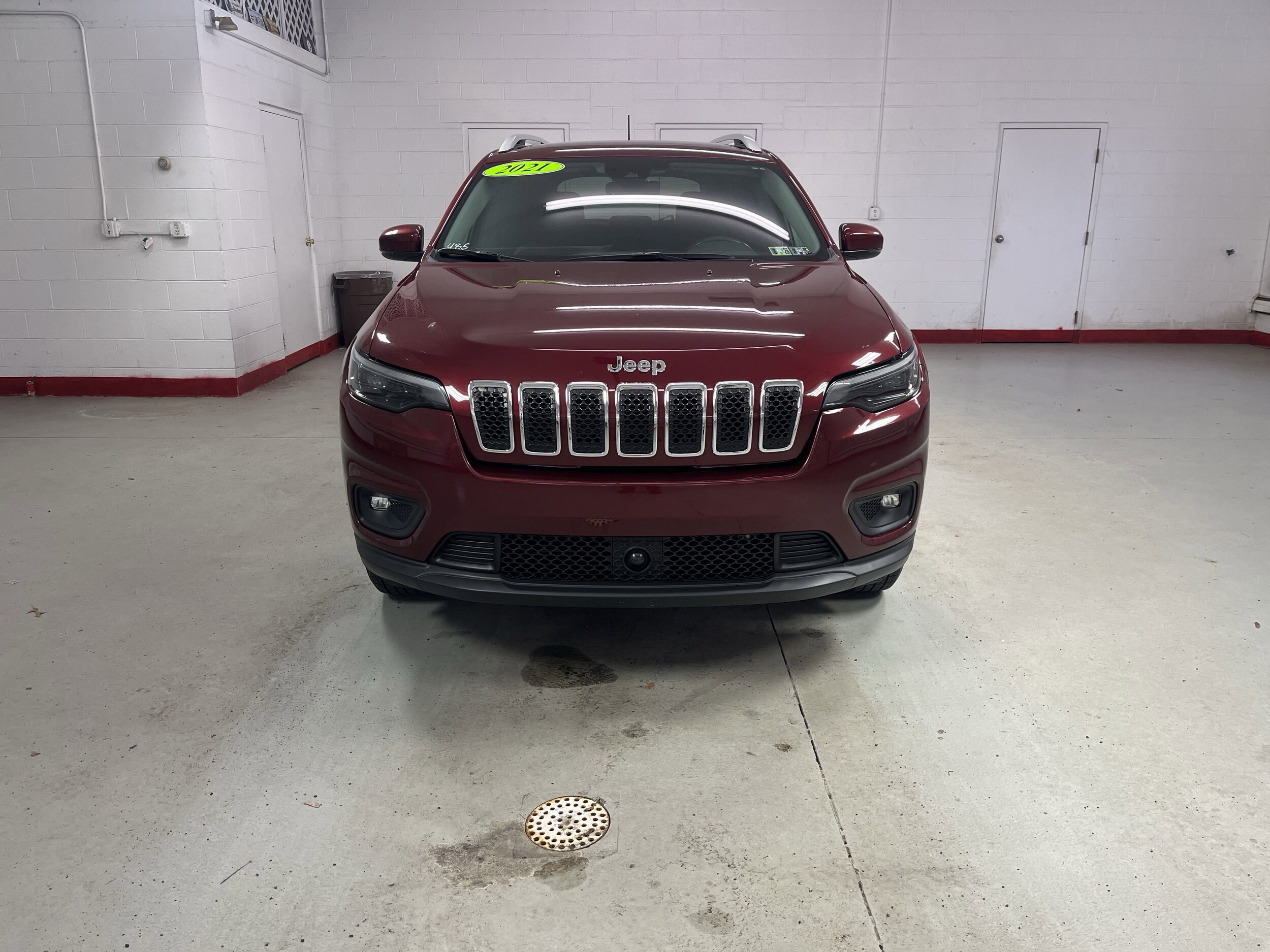 2021 Jeep Cherokee Latitude Lux photo 2
