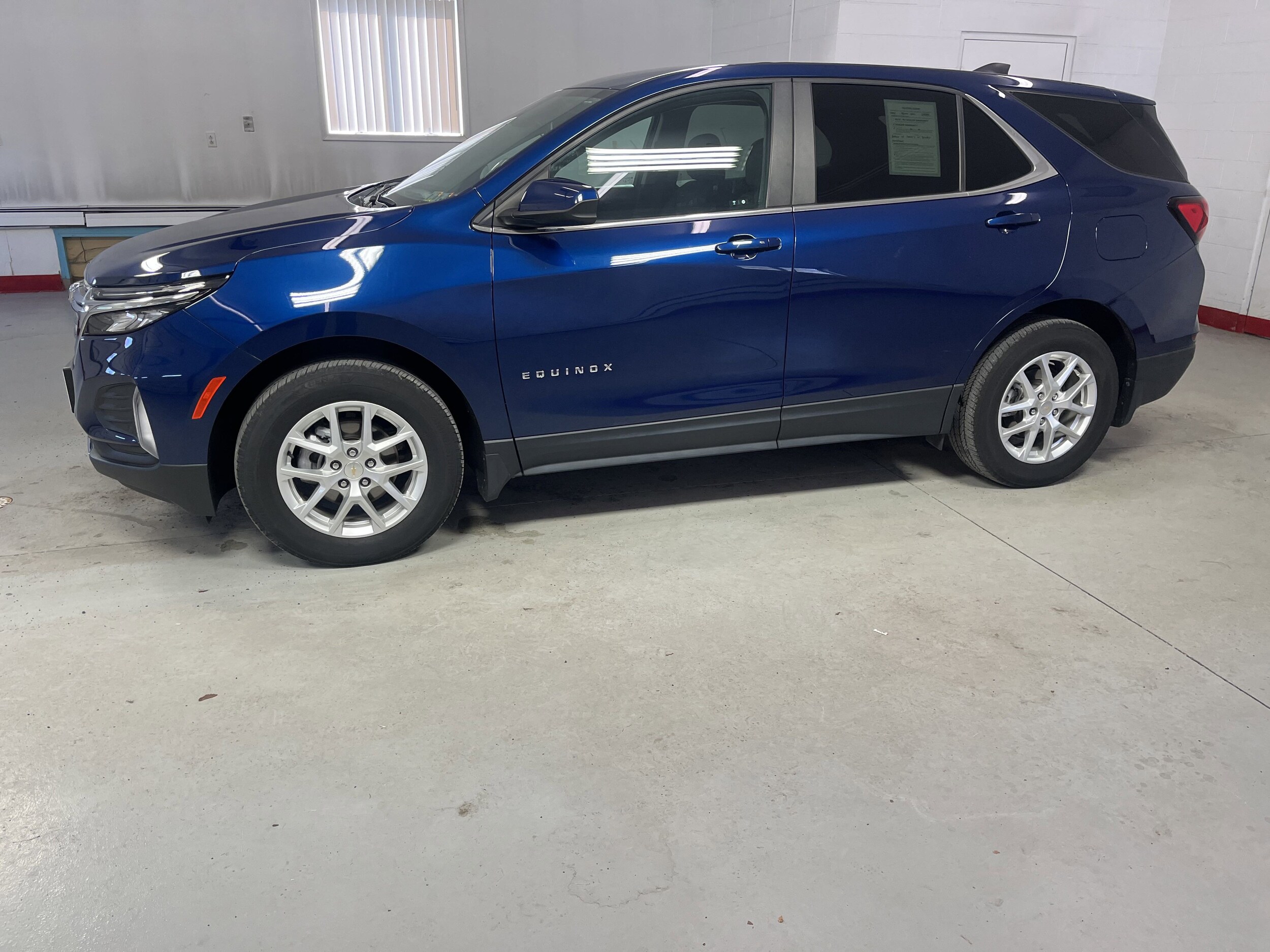 2022 Chevrolet Equinox LT photo 3