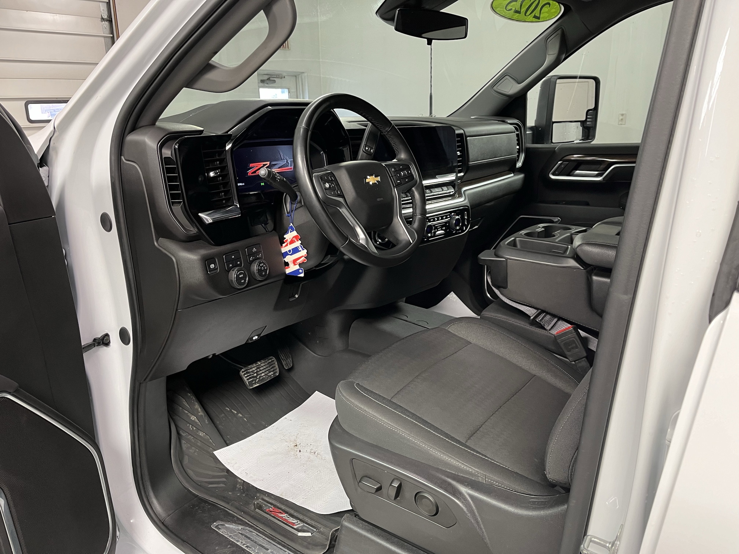 2025 Chevrolet Silverado 2500HD LT - Photo 11