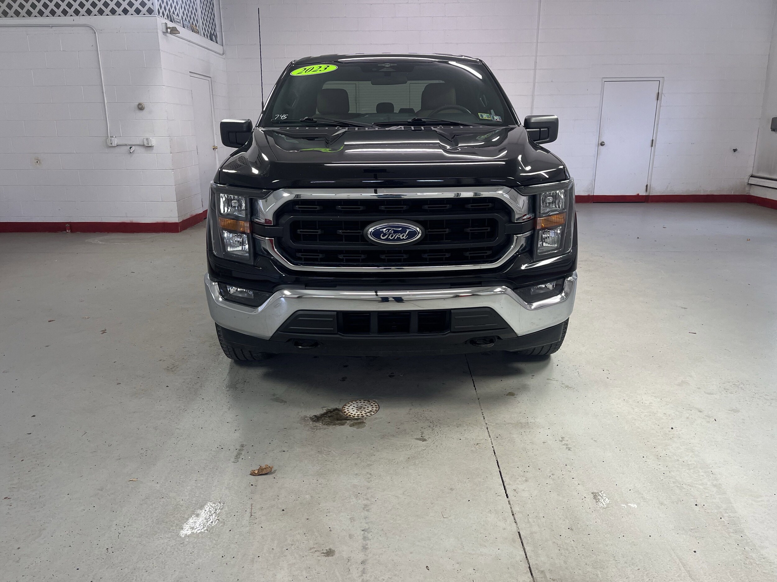 2023 Ford F-150 XLT photo 2