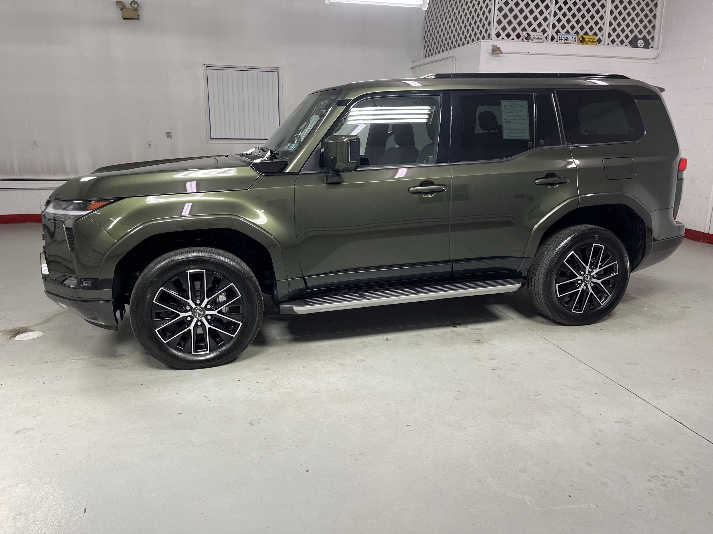 2024 Lexus GX 550 Premium photo 3