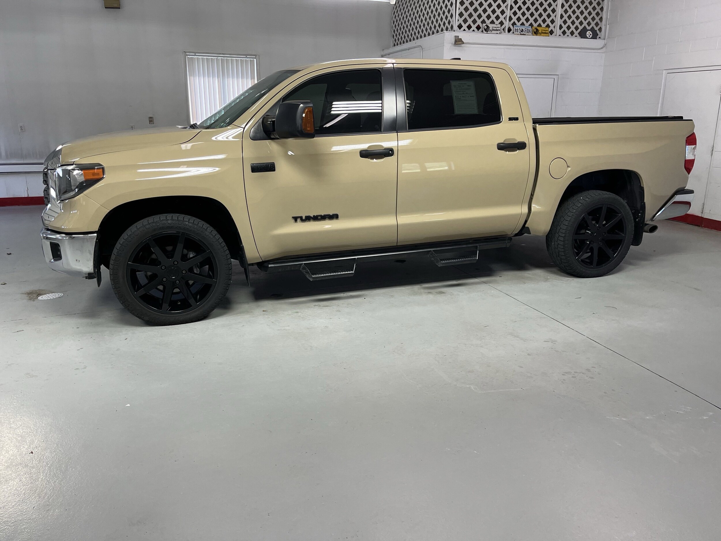 2020 Toyota Tundra SR5 CrewMax photo 3