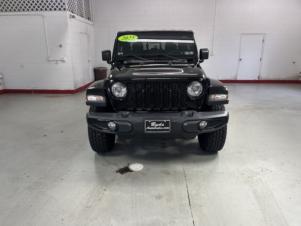 Used 2023 Jeep Gladiator Willys Truck Crew Cab