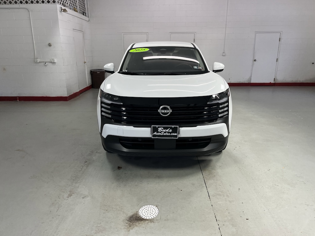 Used 2025 Nissan Kicks SV SUV