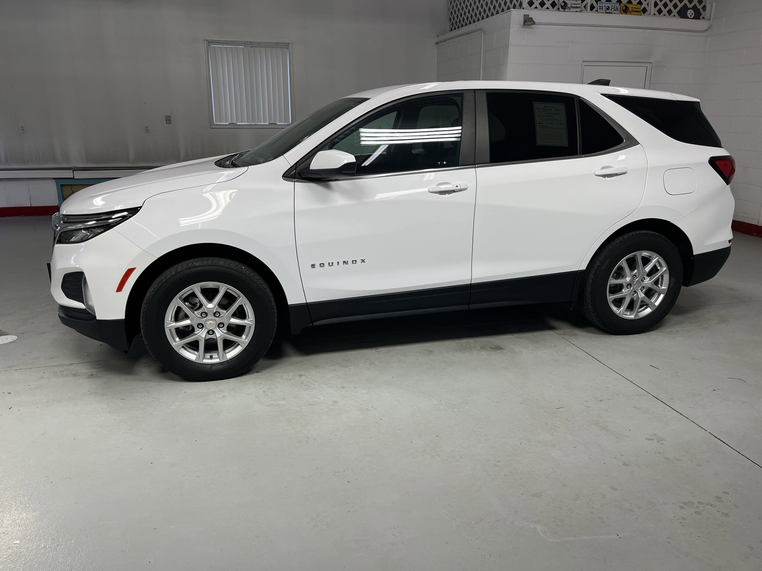 2022 Chevrolet Equinox LT photo 3