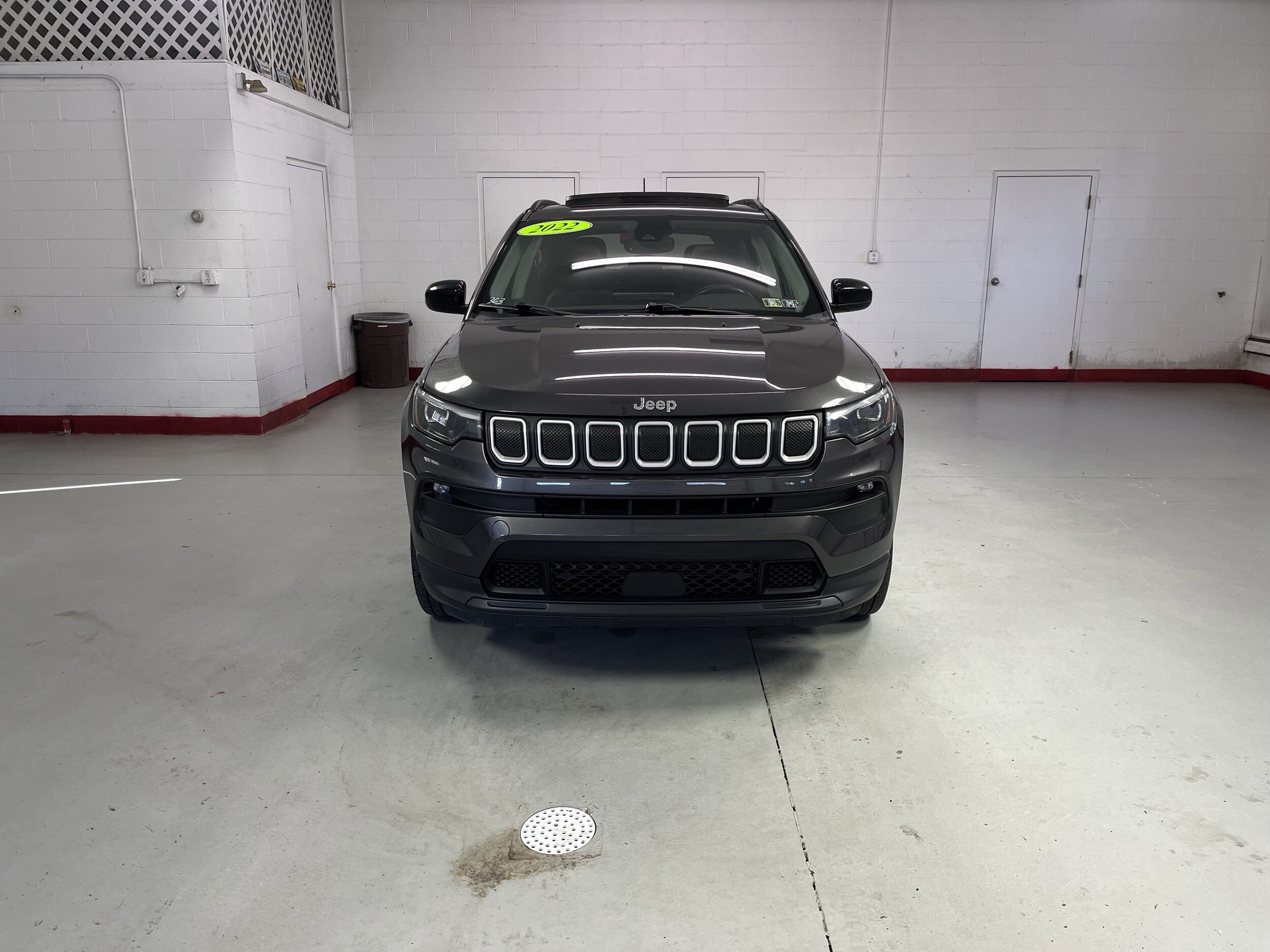 2022 Jeep Compass Latitude Lux photo 2