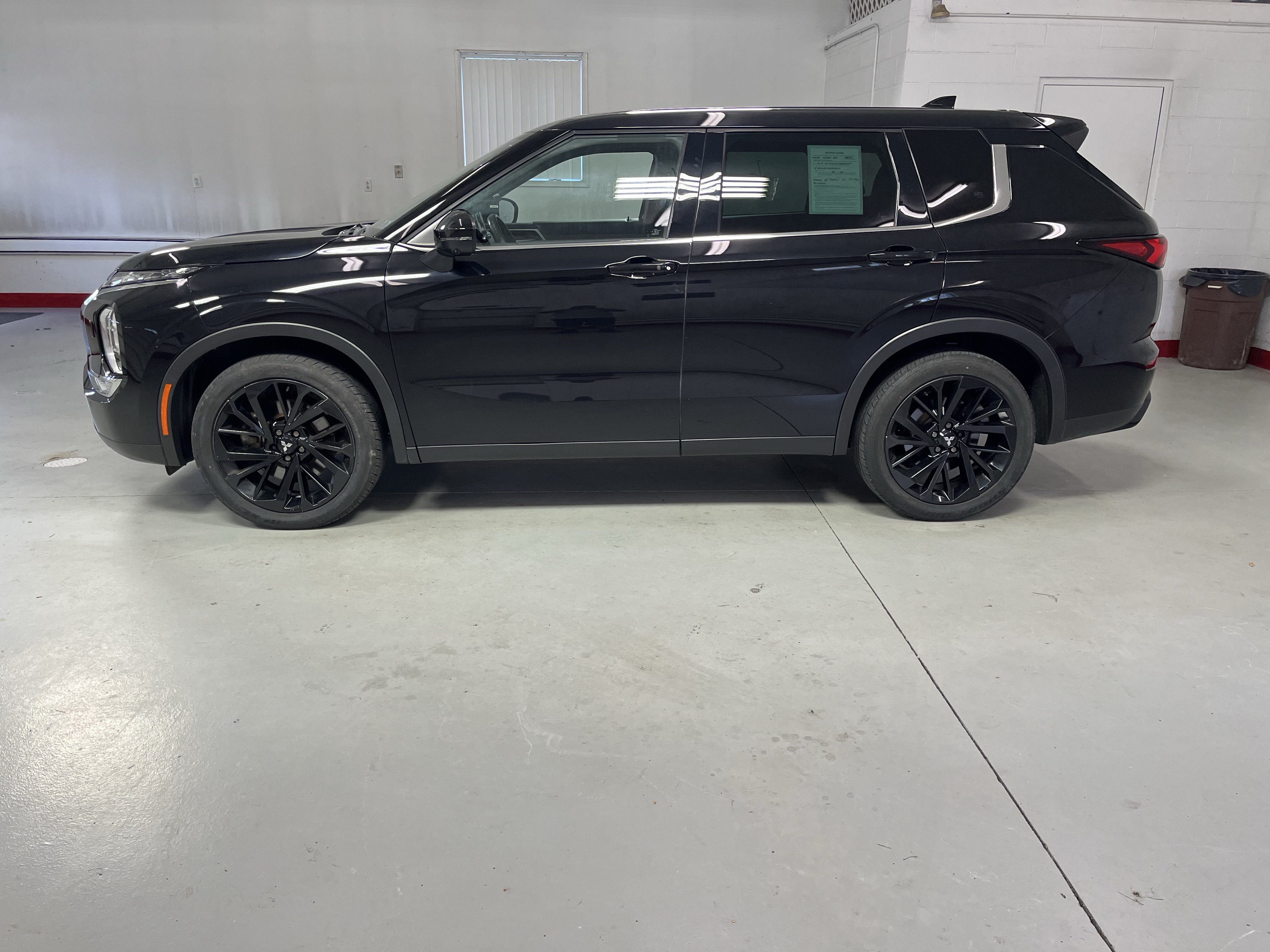 Used 2023 Mitsubishi Outlander SE Black Edition SUV